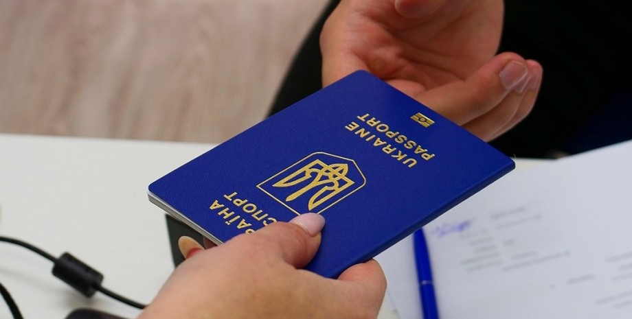 У Раді зареєстрували законопроєкт про скасування обмежень на виїзд чоловіків - деталі У Раді зареєстрували законопроєкт про скасування обмежень на виїзд чоловіків