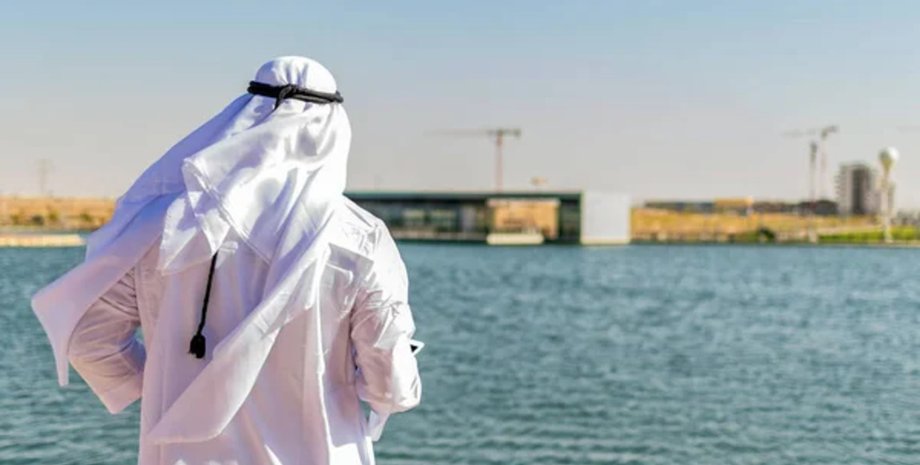 "Шейх" решил отдохнуть в Украине и посетил один из пляжей в Полтаве