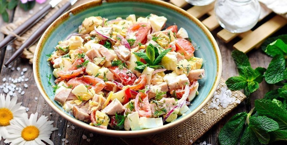 салат с ветчиной и помидорами, вкусный салат с ветчиной, рецепт салата
