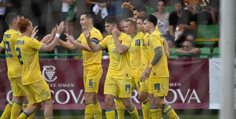 Сборная Украины на матче с Молдовой