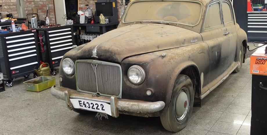 Заброшенный седан Rover P4 1954 года
