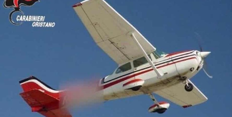 наркотики, самолет, сардиния, 9 млн евро, чемодан с наркотиками, италия, полиция, кокаин, кокаиновый дождь