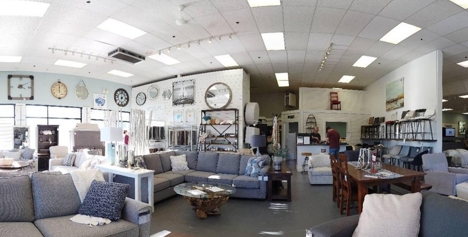 Мужчина нашел шикарный диван на распродаже и со временем узнал его настоящую стоимость