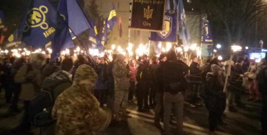 В Киеве прошло факельное шествие в память о Героях Крут / Фото: 24 Канал