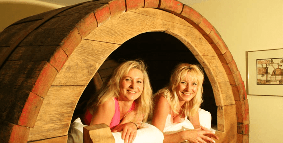 ночівля в пивній бочці