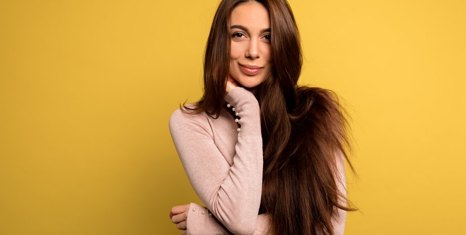 Девушка с длинными волосами