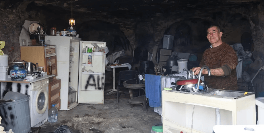 Али Бозоглан, землетрясение, землетрясение в Турции, землетрясение Турция, пещера, живет в пещере, жизнь в пещере