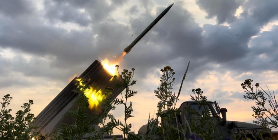 Запуск ракеты HIMARS Запуск ракеты, HIMARS, РСЗО, оружие, обстрел, война в Украине