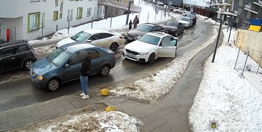 скандал во время минуты молчания