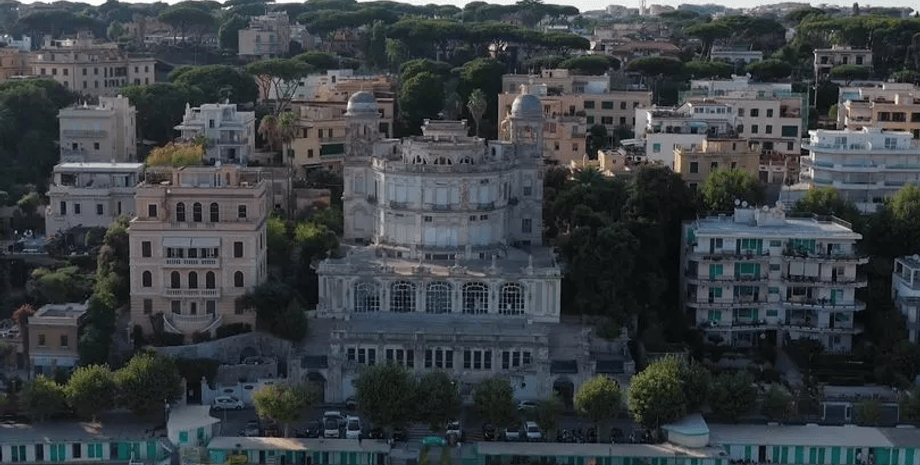 Заброшенный дворец в Италии, роскошный дворец, Рай у моря, разрушается и гниет, устраивали балы, показы мод, остались руины