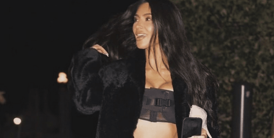 Ким Кардашьян, улица, вечер