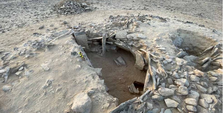 каменные орудия, радиоуглеродная датировка, космогенная радионуклидная датировка, трилиты, неолитическая гробница, стоянка, древние люди, археология