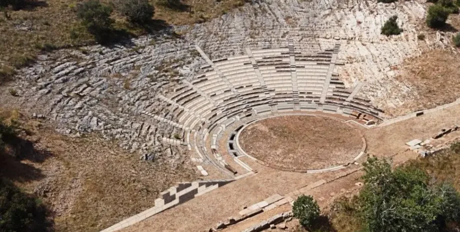 театр раскопки античность греция