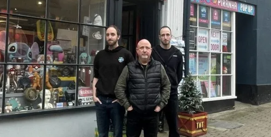 Мужчина и его сыновья начали активное противодействие кражам в их магазинах владелец магазина