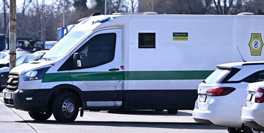 Інкасатор "Ощадбанку"