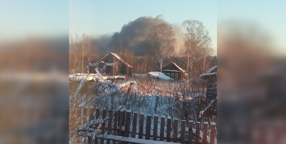 фото стовпа диму над арсеналом ГРАУ у Неї