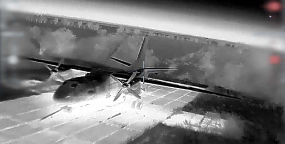 У Кримі підірвали літак Ан-26 РФ