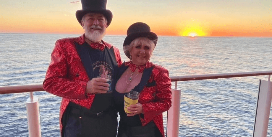 Пенсіонери живуть на круїзному лайнері, будинок на воді, круїзний лайнер, подорож, квартира на круїзному лайнері, відмовилися від будинку,