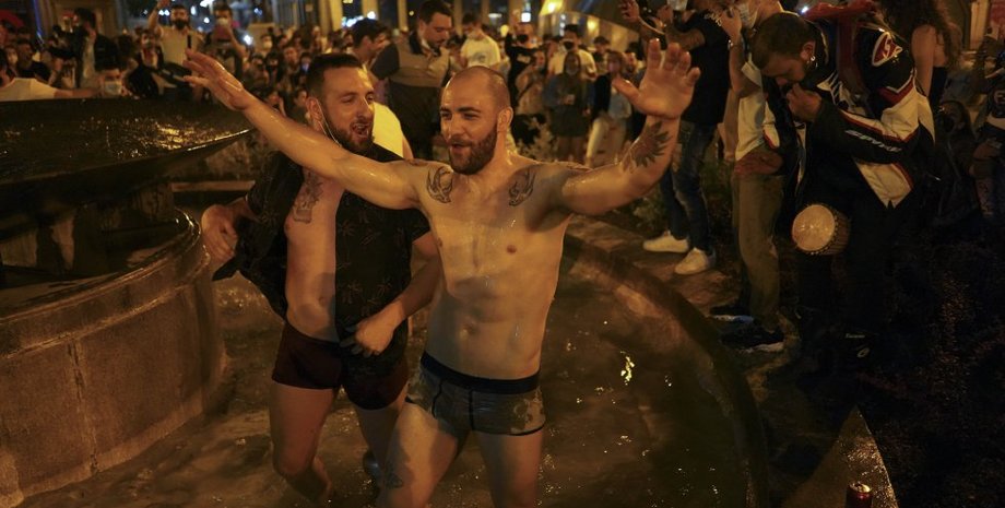 празднование в испании, коронавирус в испании