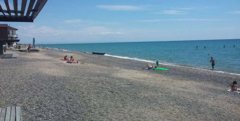 Крымский пляж / Фото: crimeaguide.com