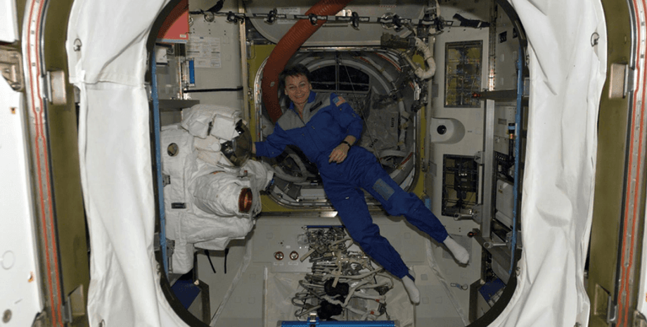 гравітація, космонавти, космос, мкс, космічна станція, вільне падіння, земля, місяць, невагоміст, прискорення, орієнтація в космосі, де вверх і низ в космосі