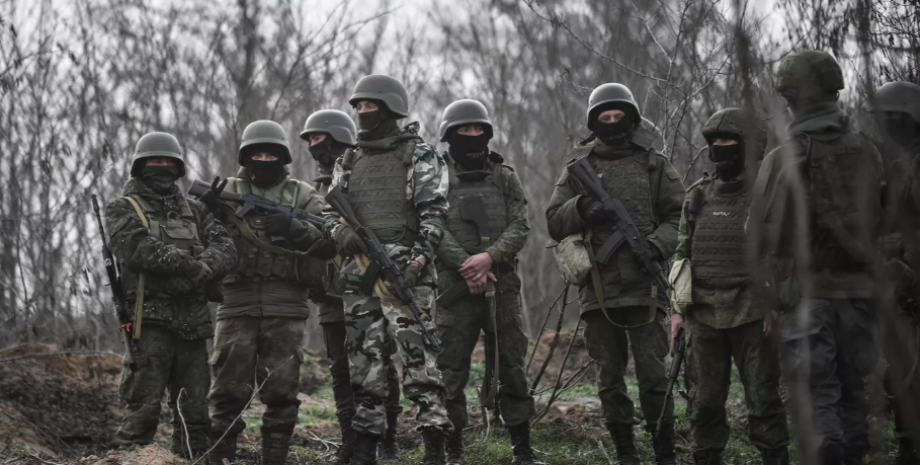 Według dziennikarzy, którzy odnoszą się do źródła sił zbrojnych, wojska rosyjski...