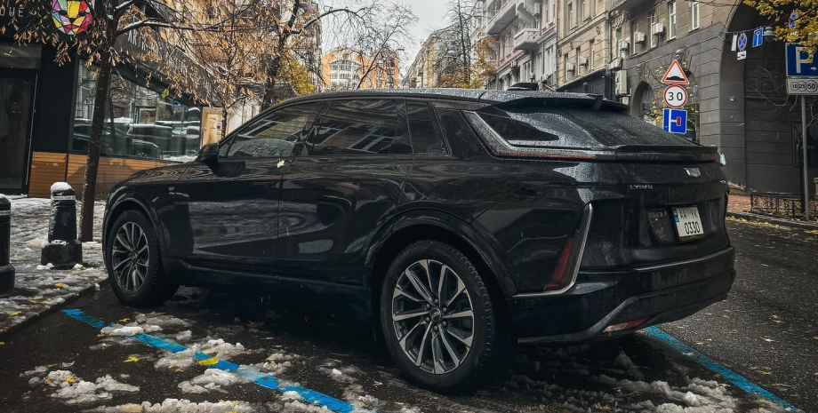 Новий Cadillac Lyriq, Cadillac Lyriq, Cadillac Lyriq 2023, електромобіль Cadillac, кросовер Cadillac