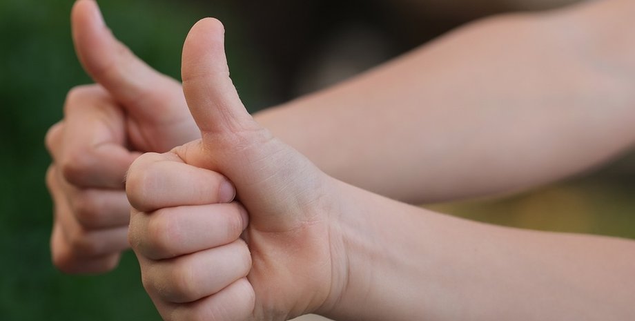 новости латвии, амодзи, палец вверх, лайк, уволили за лайк. письменное согласие, увольнение с работы