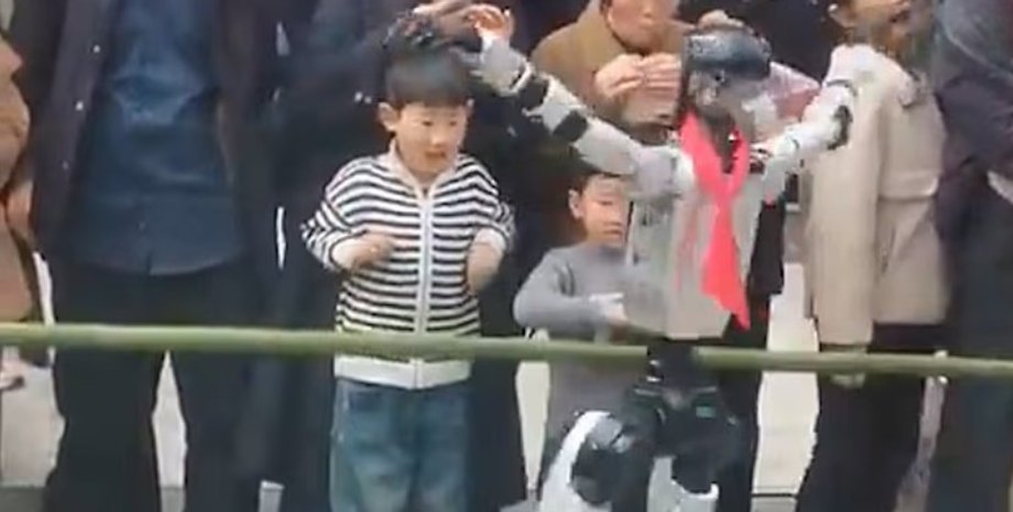 робот ИИ Китай