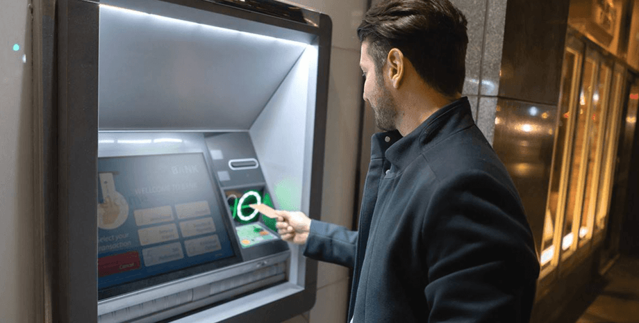 Мужчина получил зарплату в 330 раз больше из-за ошибки компании в Чили