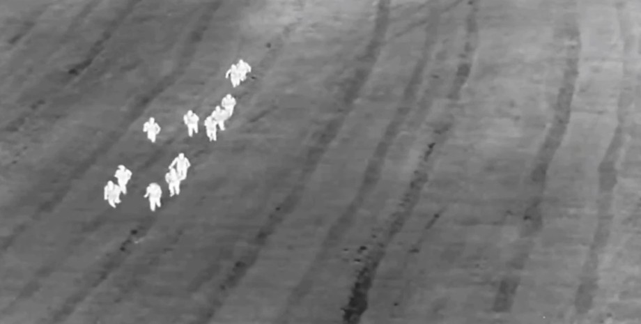 Толпу "уклонистов" зафиксировала камера видеонаблюдения