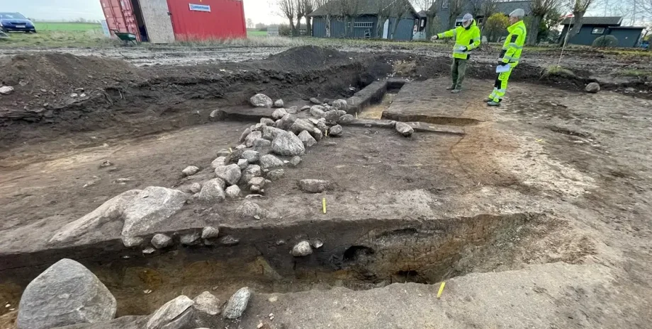 археология, археологи, Сконе, Швеция, раскопки, находка, исследование, открытие, камень, керамика, культура, воронковидная посуда, материал, неолит, ограждение, артефакты, собрание, Скандинавия