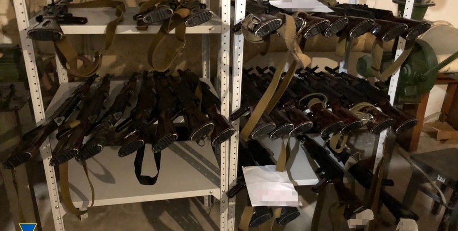 Арсенал банды, нелегальный склад оружия, преступная группировка, дестабилизация в Киеве