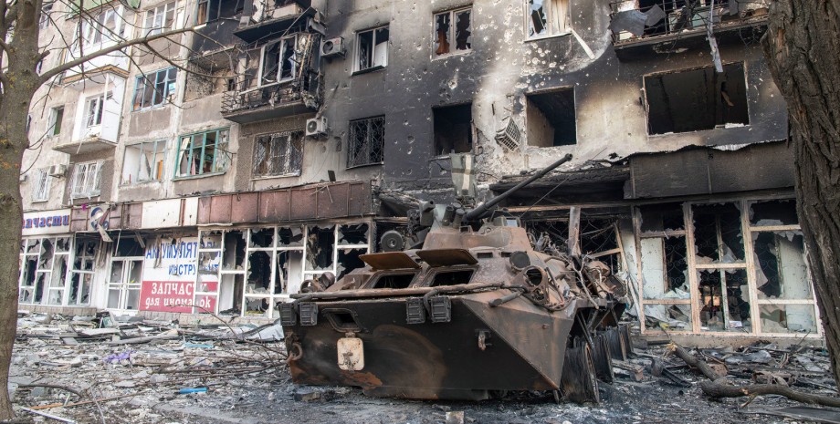 разрушенный дом в украине, разрушенное здание в украине, разрушения от войны с рф