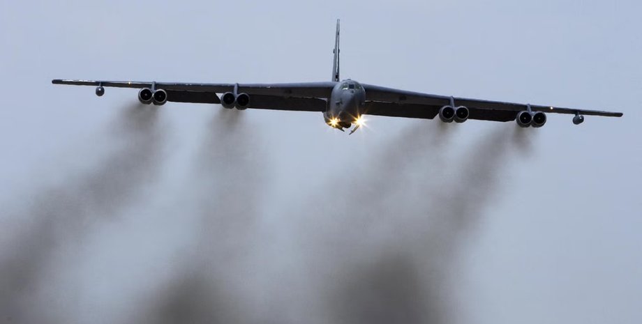 Велику кількість невідомих дронів було помічено над великою базою ВПС США в Луїзіані