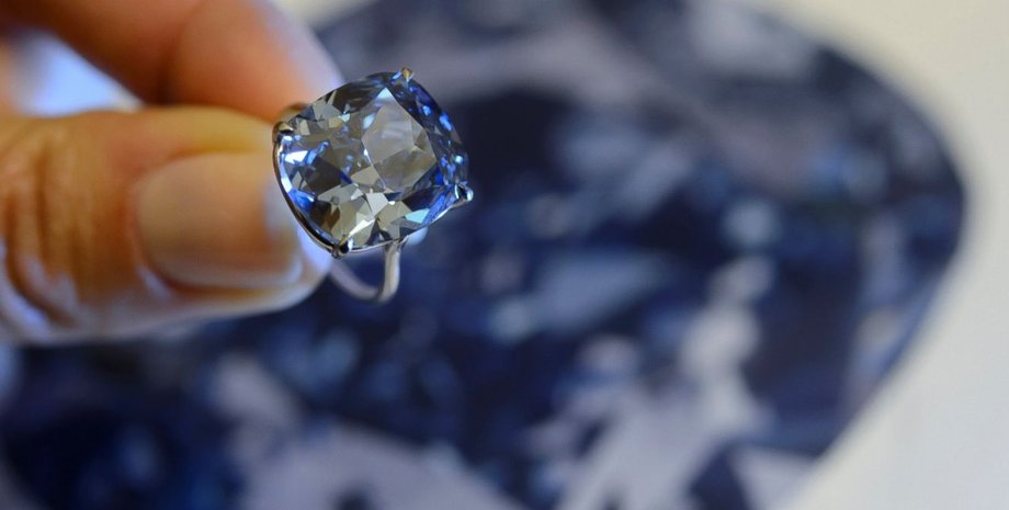 Бриллиант "Голубая луна" / Фото: abcnews.go.com