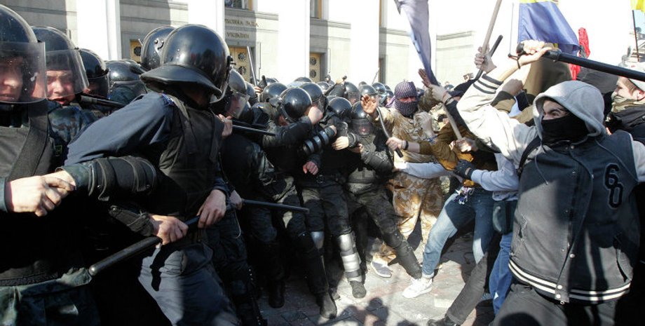 Столкновения у Верховной Рады 14 октября / Фото: РИА "Новости"