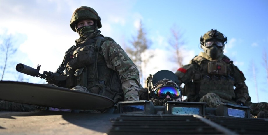 Ruští útočníci šířili dezinformace, že ozbrojené síly nejsou tak „neschopné dosá...