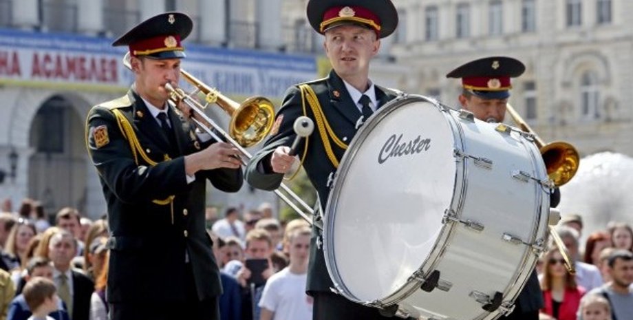 В столице в День победы прошел марш военных оркестров / Фото: УНИАН