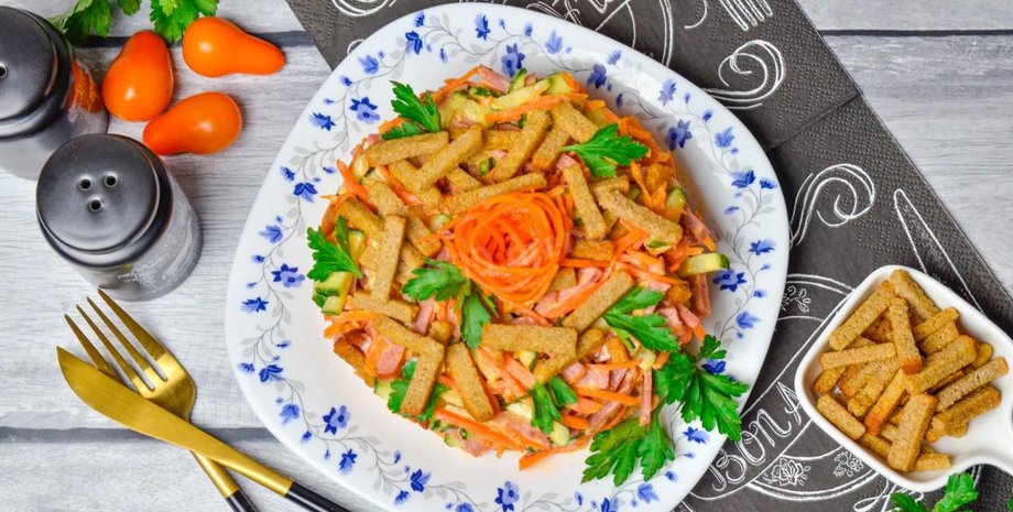 салат, блюдо, еда, столовые приборы, сухарики