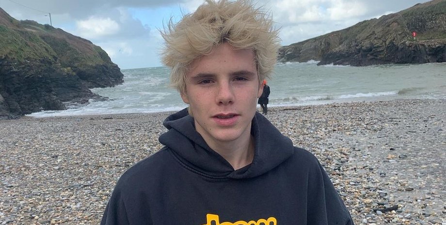 Круз Бекхэм, Круз Бекхэм в футболке с викторией бэкхэм, дети виктории и девида бэкхэмов, семья бэкхэмов, spice girls