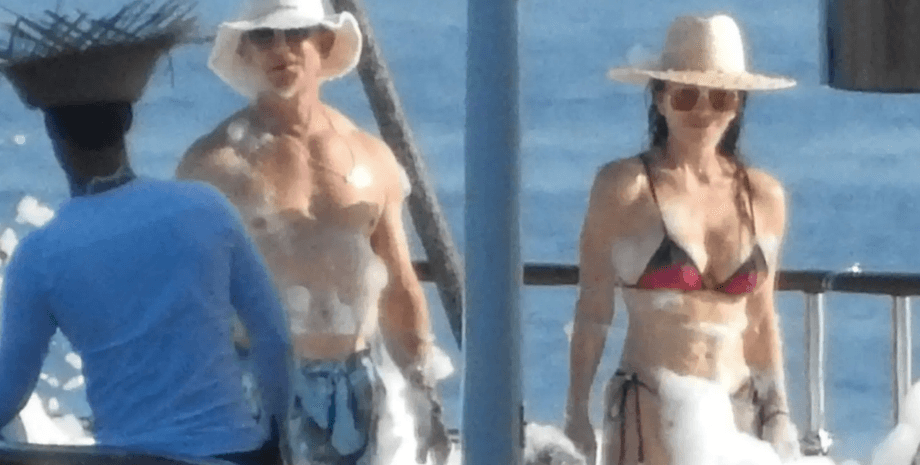 Вечеринка Санчес и Безоса