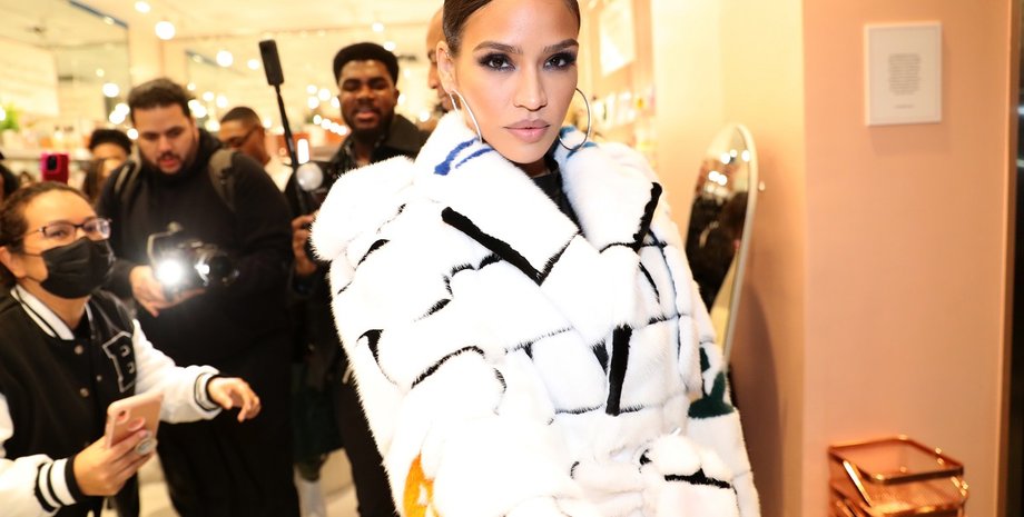 Кэсси Вентура дает показания