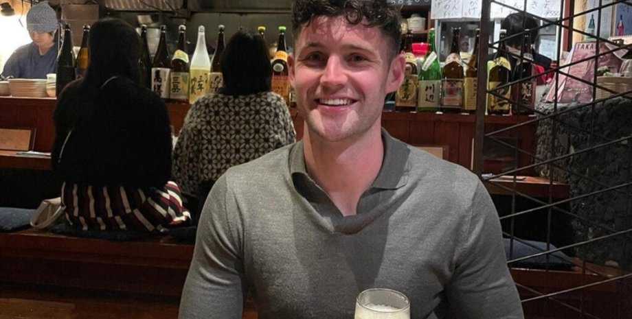 Чоловік помилився замовленням, доставка їжі, замовлення їжі, кур'єр уже в дорозі, доставка їжі через пів світу, переїзд в іншу країну, Uber Eats, замовлення піци,