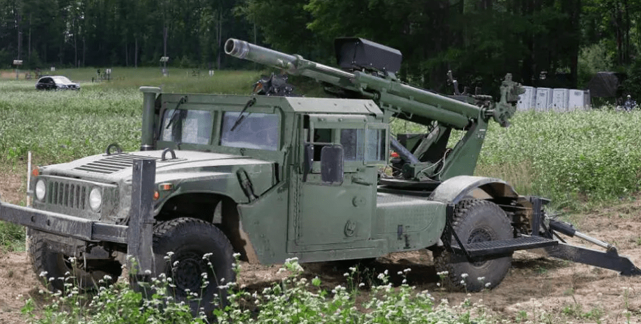 Haubitsa Hawkeye można zainstalować na wielu rodzajach pojazdów wojskowych: koło...