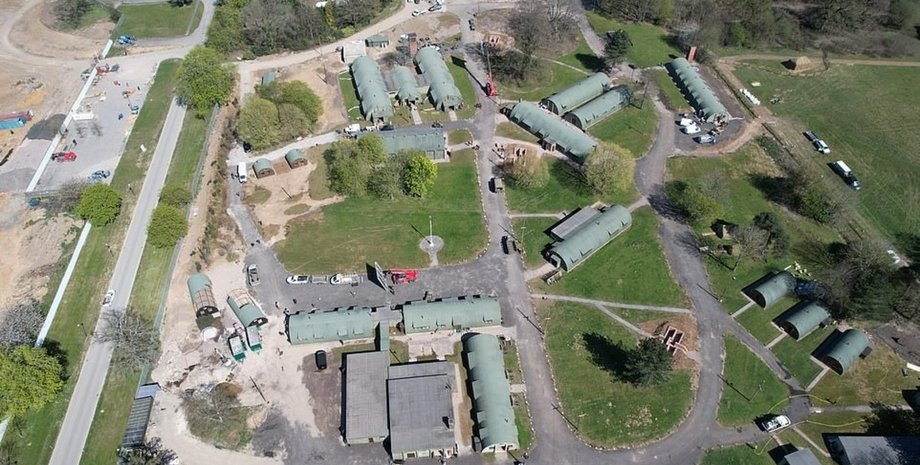 военная база, декорации