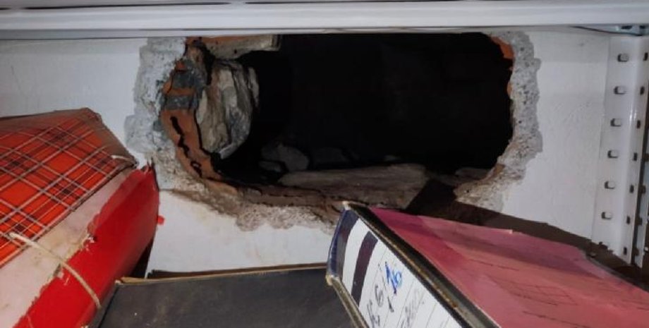 туннель, вещественные доказательства, папки