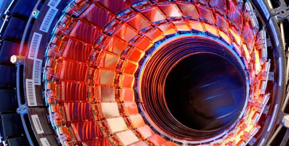 Новую физическую теорию о влиянии на частицы электромагнитного поля проверят на ускорителе