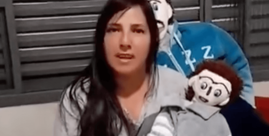 Мейривон Роча Мораес, женщина вышла замуж за куклу, бразильянка воспитывает детей кукол, пропала кукла ребенок Марселиньо