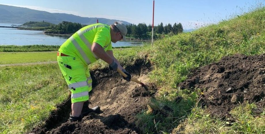 Найдавніше поховання скандинавського корабля, курган, Корабельне поховання епохи Меровингів, Давня морська історія Норвегії, Витоки епохи вікінгів, Норвезькі археологічні знахідки